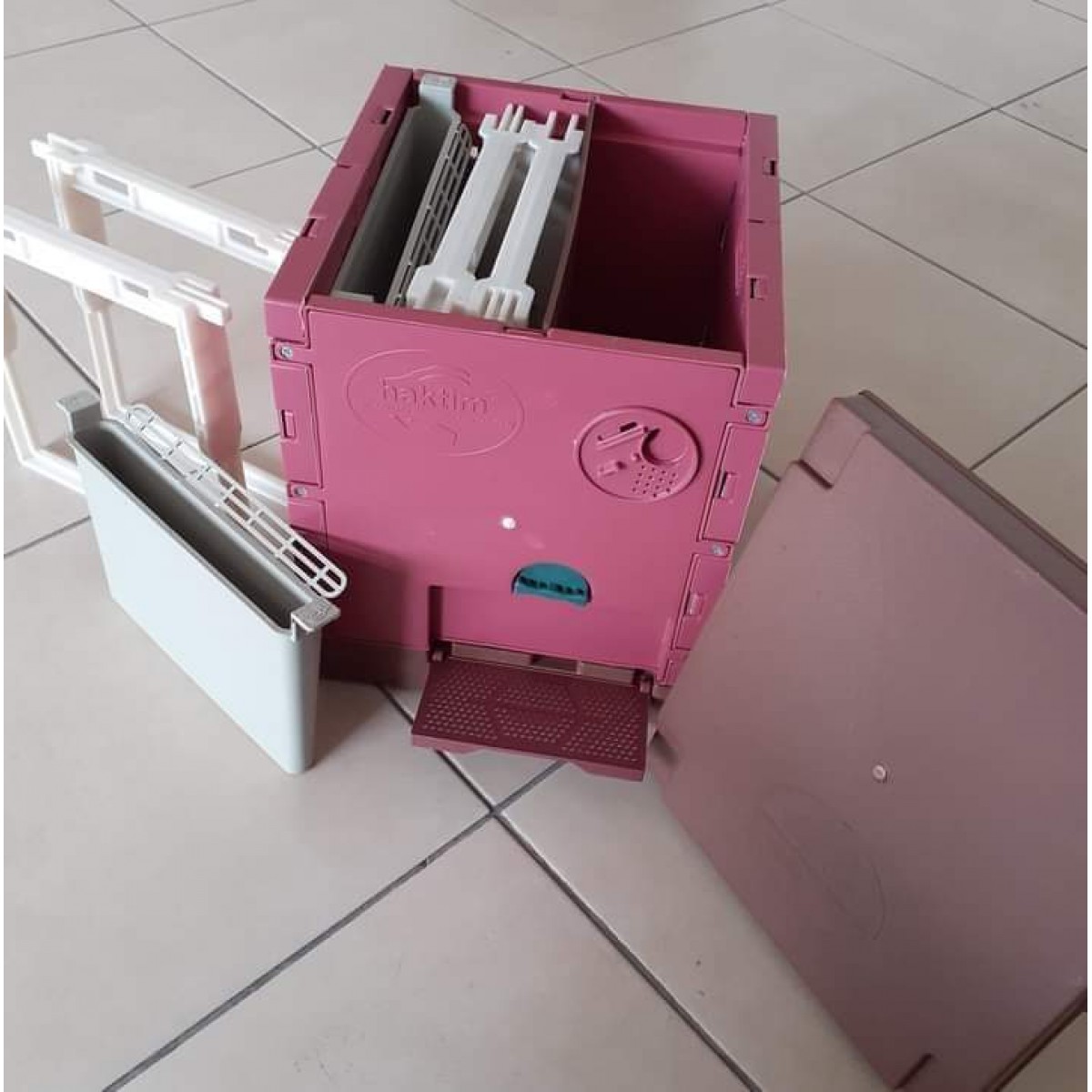 Ana Arı Yetiştirme Kovanı  (Yandan Yemlikli Çiftleştirme Kovanı)