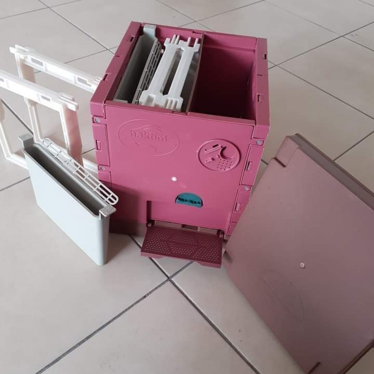 Ana Arı Yetiştirme Kovanı  (Yandan Yemlikli Çiftleştirme Kovanı)